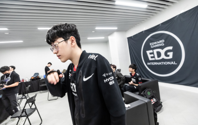 其名称背后 其名称背后